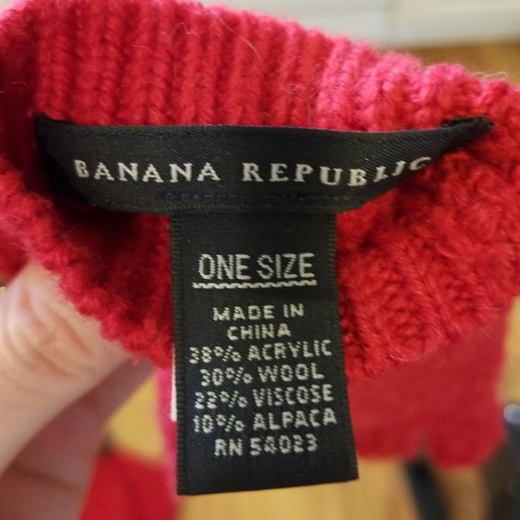 EUC Banana Republic Beanie & Fingerless Gloves - Picture 4 of 6